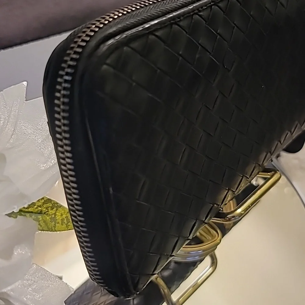🖤Bottega Veneta Intrecciato Black Leather Zip-around Wallet🖤